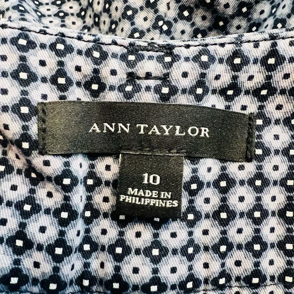Ann Taylor Women's Capri Pants Size 10 Purple Navy Blue Printed Cotton Blend - Picture 4 of 4